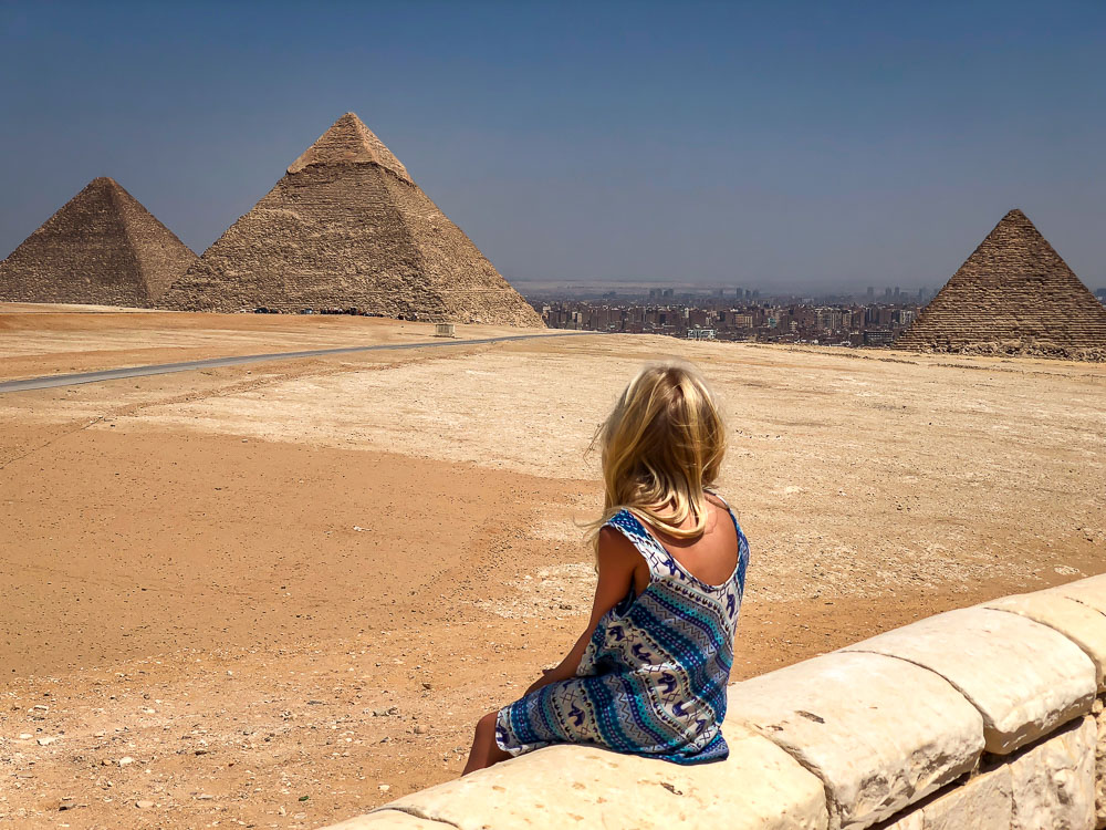 Private 8-Hour Excursion: Pyramids, Egyptian Museum, and Cairo Bazaar